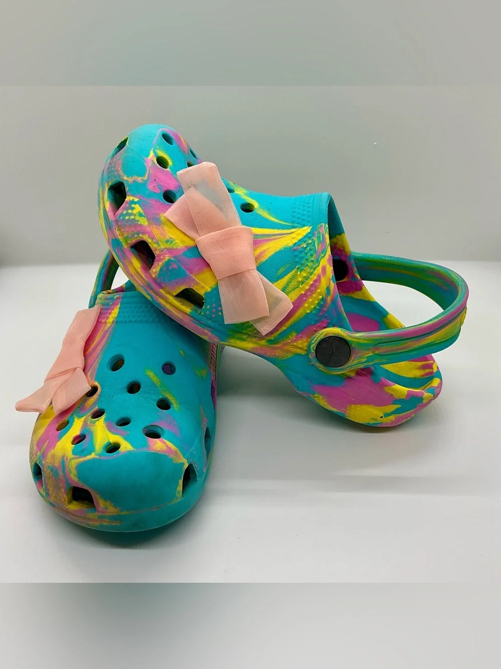 Turquoise Tie-Dye CROCS ClSandal Slides with Pink Bow Charms Youth Size 13 Girls